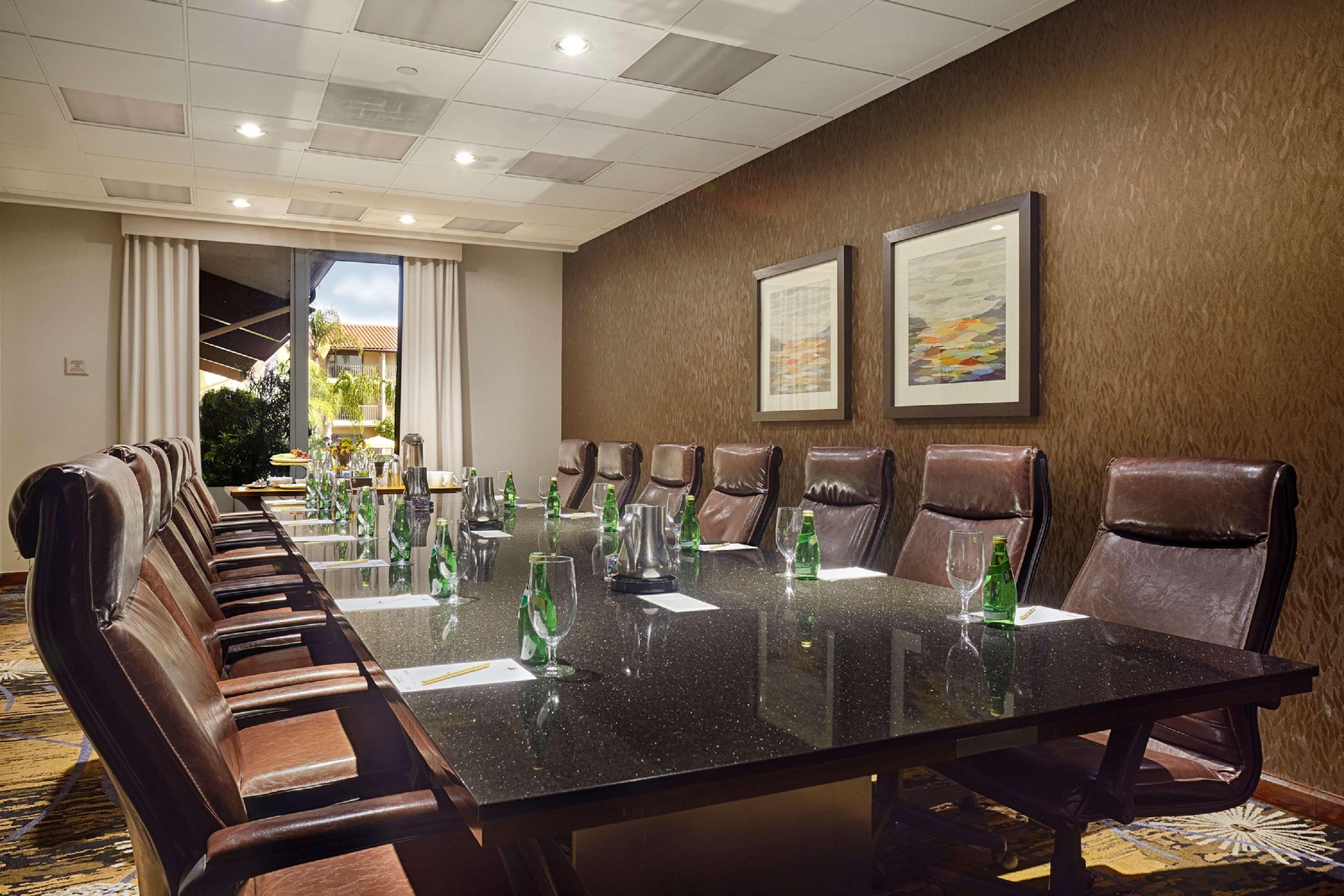 Hotel Doubletree By Hilton Airport 4*