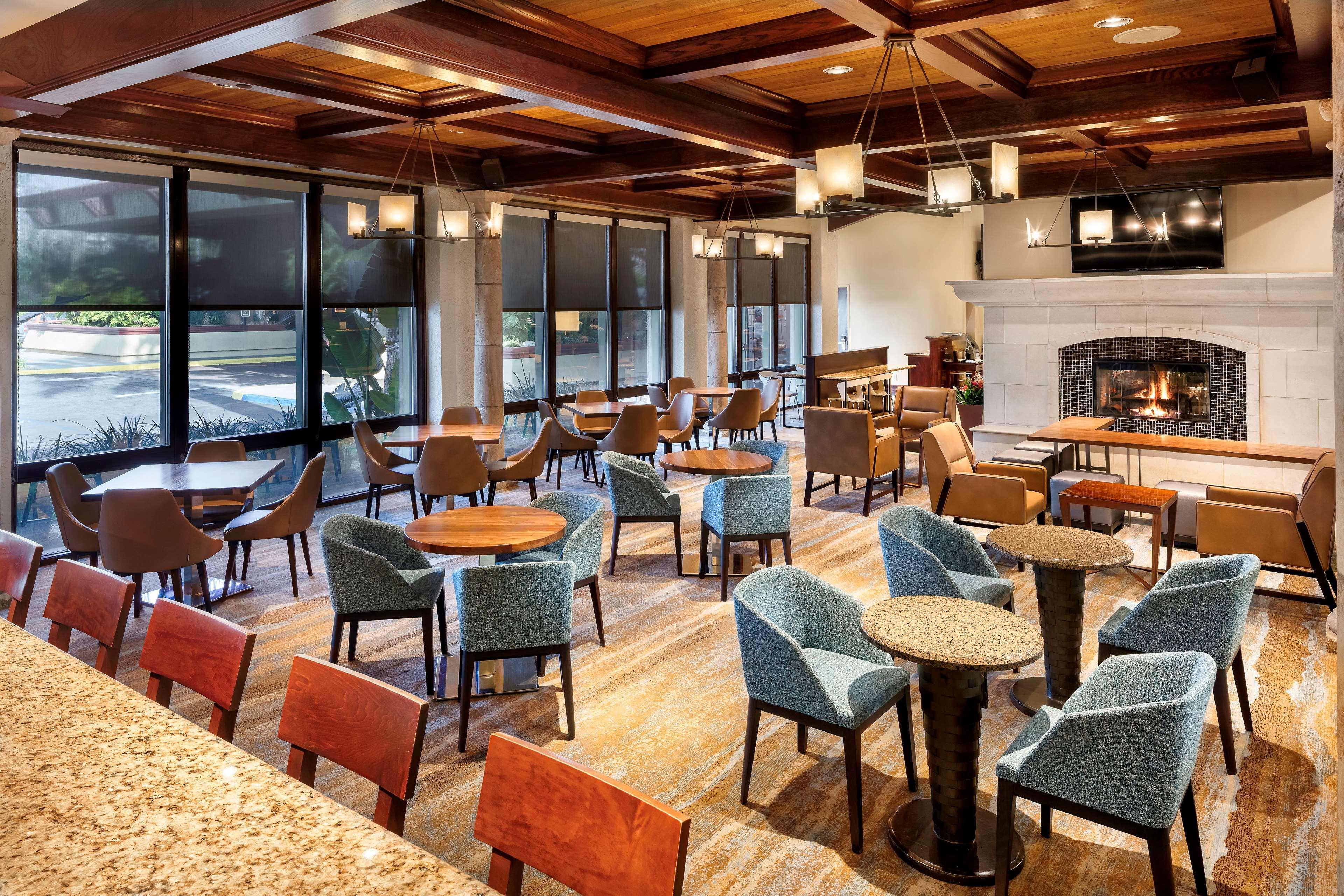 Doubletree By Hilton Airport