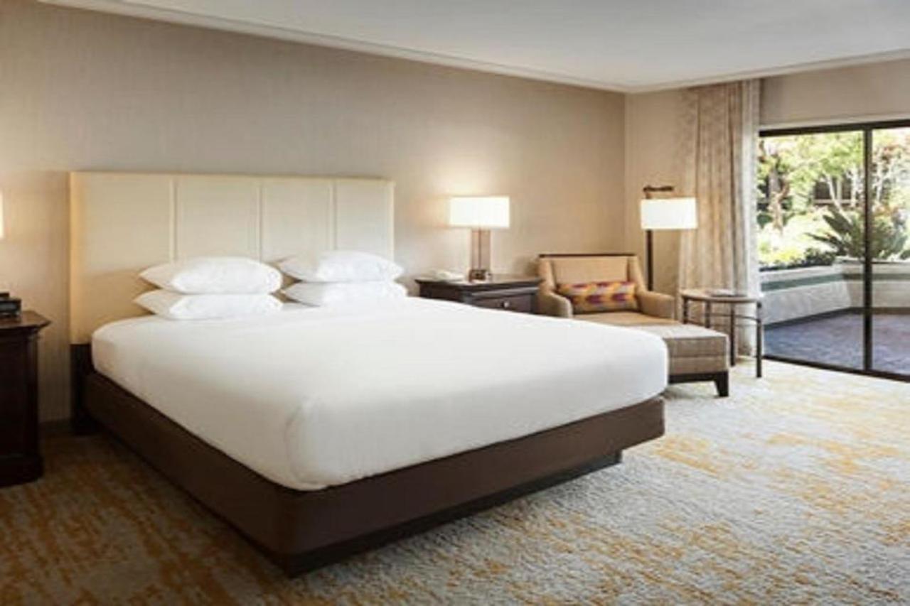 Doubletree By Hilton Airport Hotel Ontario
