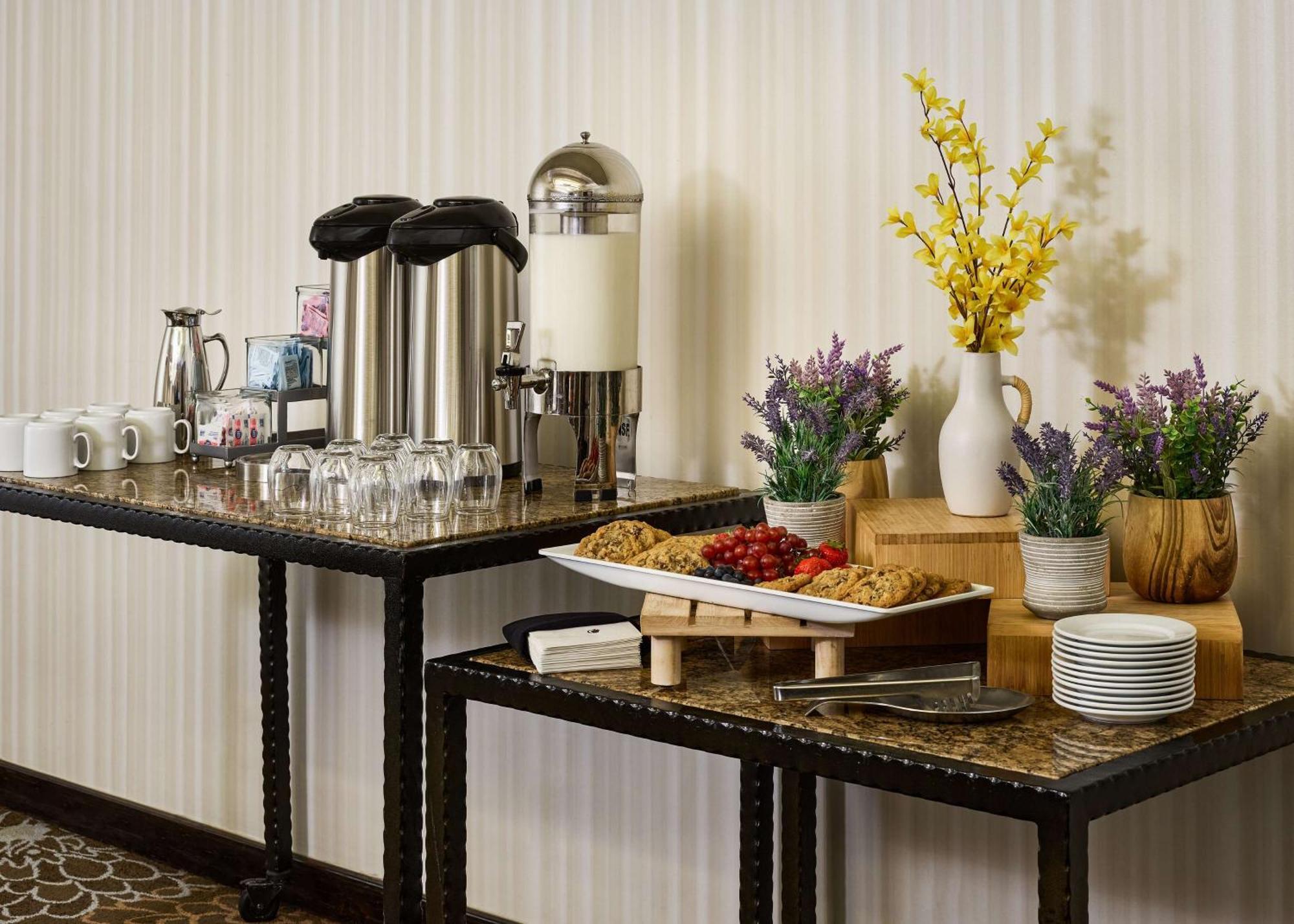 Doubletree By Hilton Airport Hotel