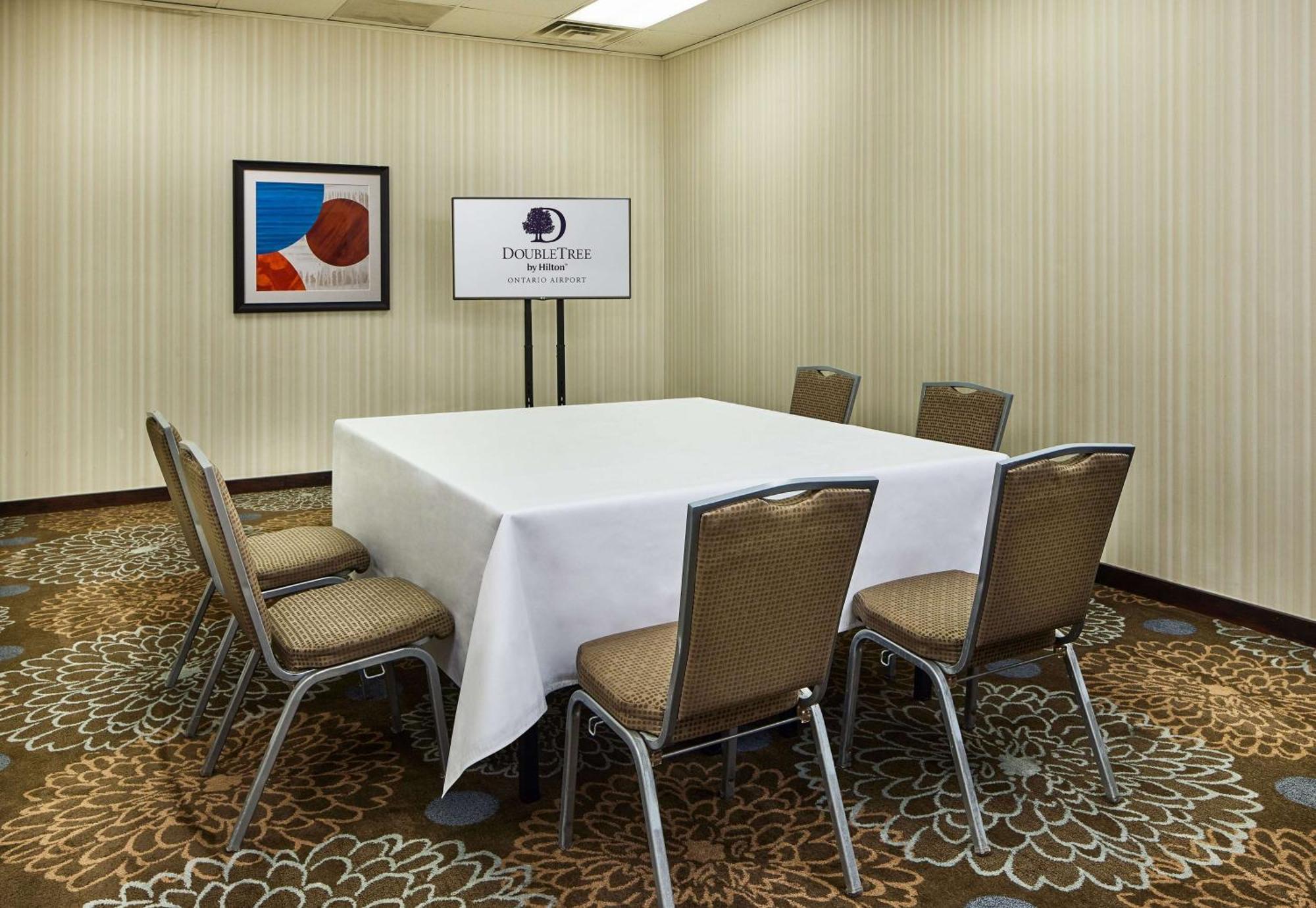 Doubletree By Hilton Airport Ontario