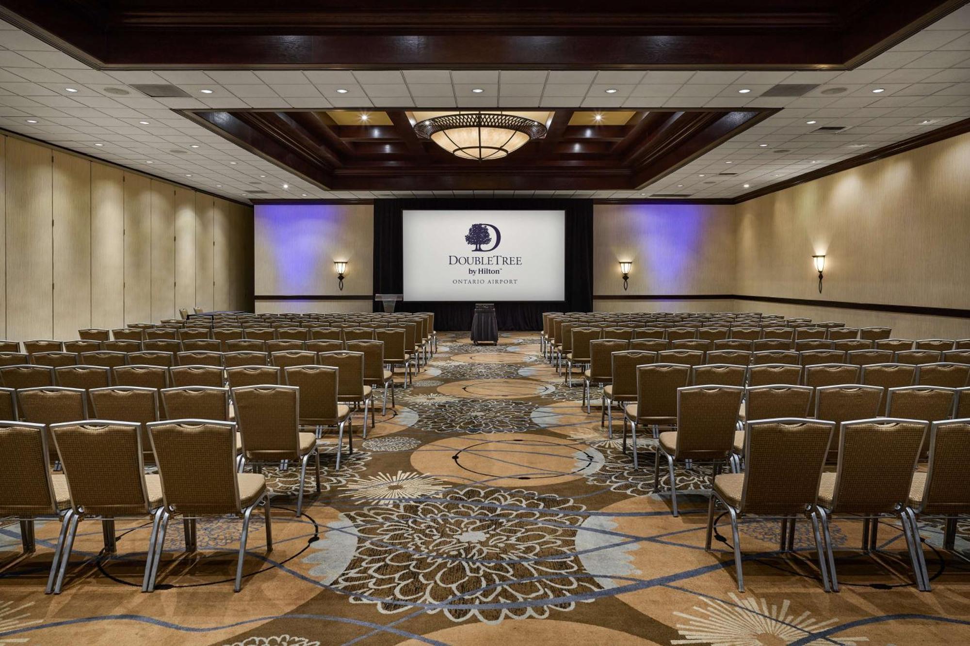 Doubletree By Hilton Airport 4*