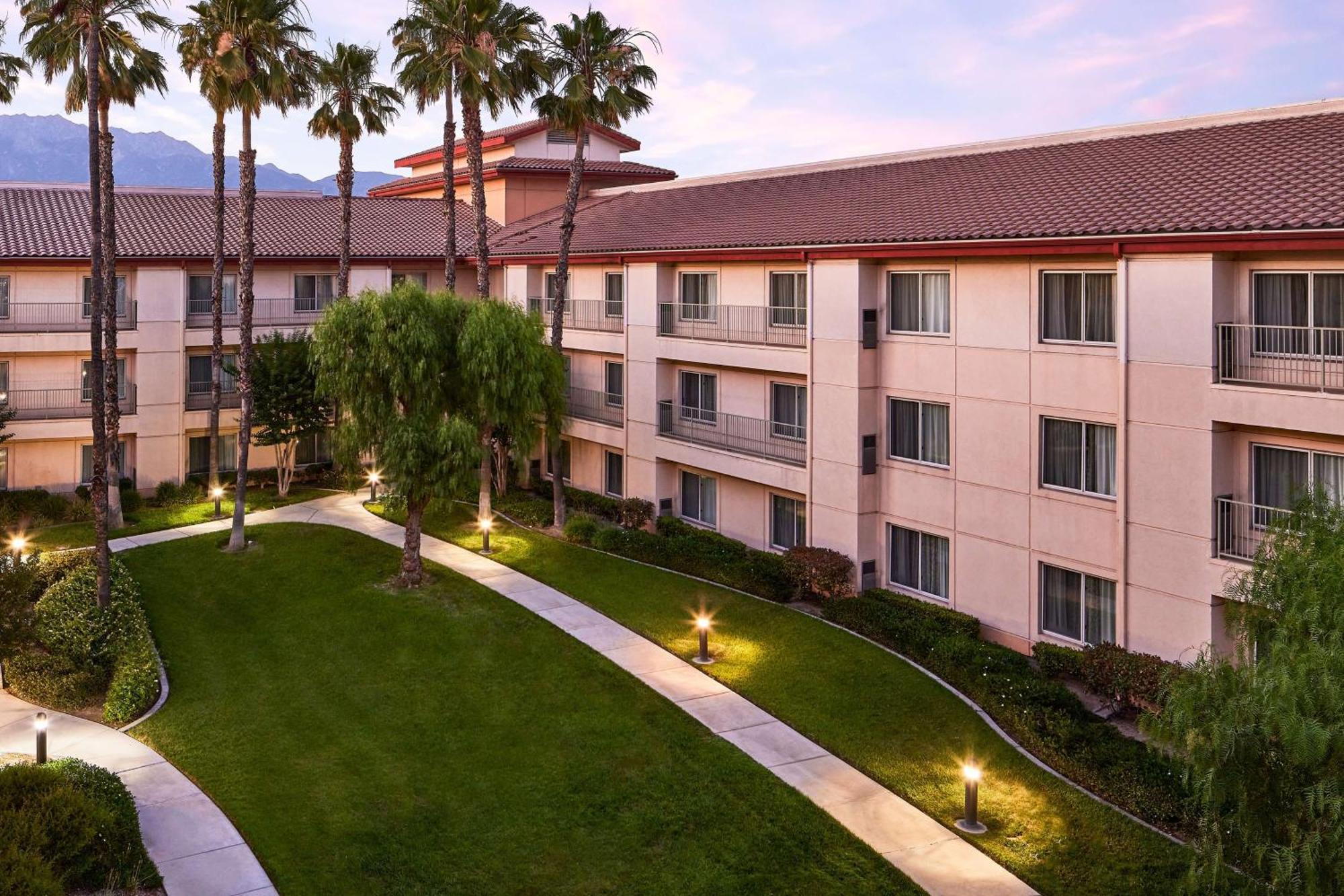 Doubletree By Hilton Airport 4* Ontario