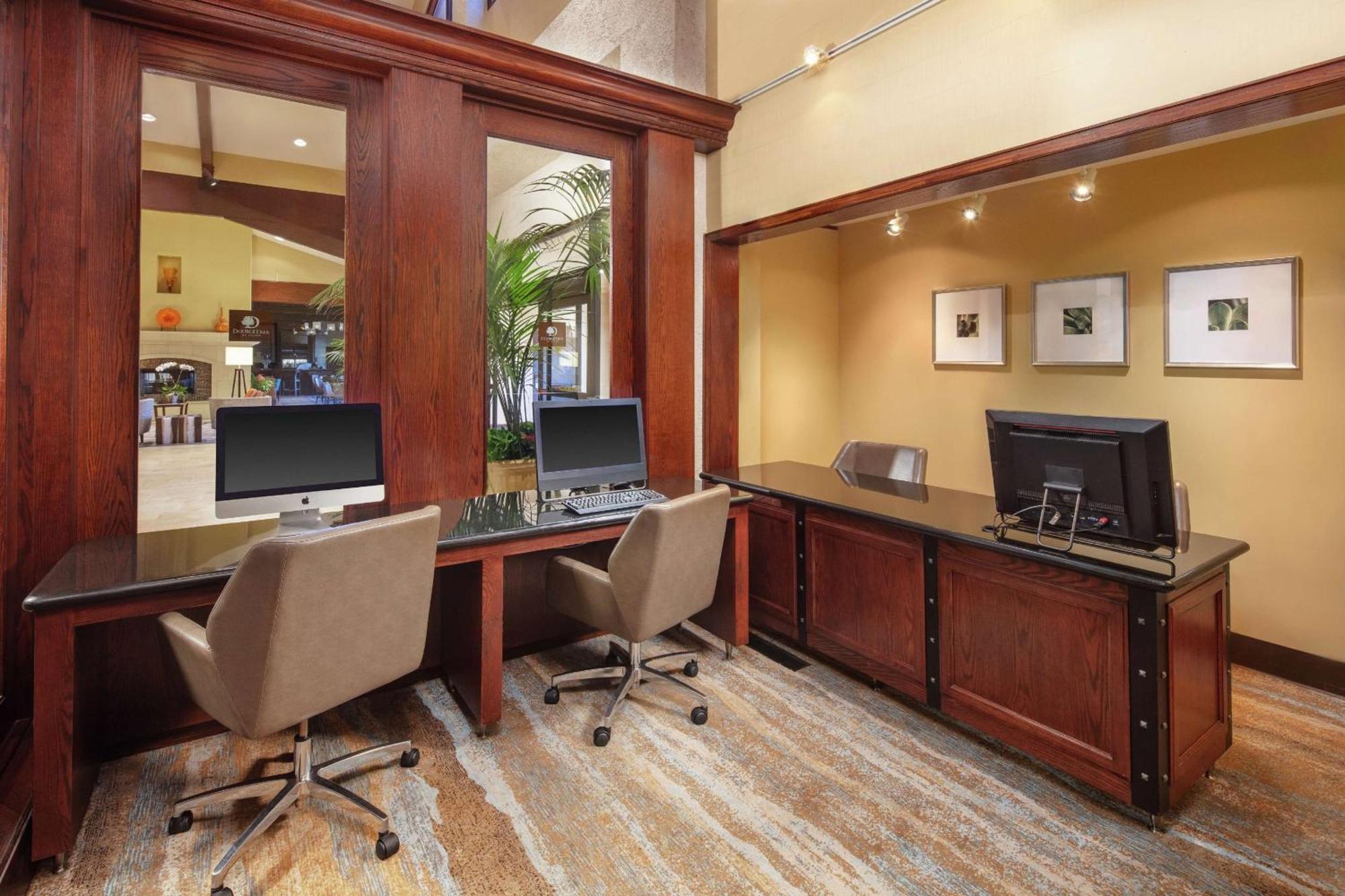 Hotel Doubletree By Hilton Airport