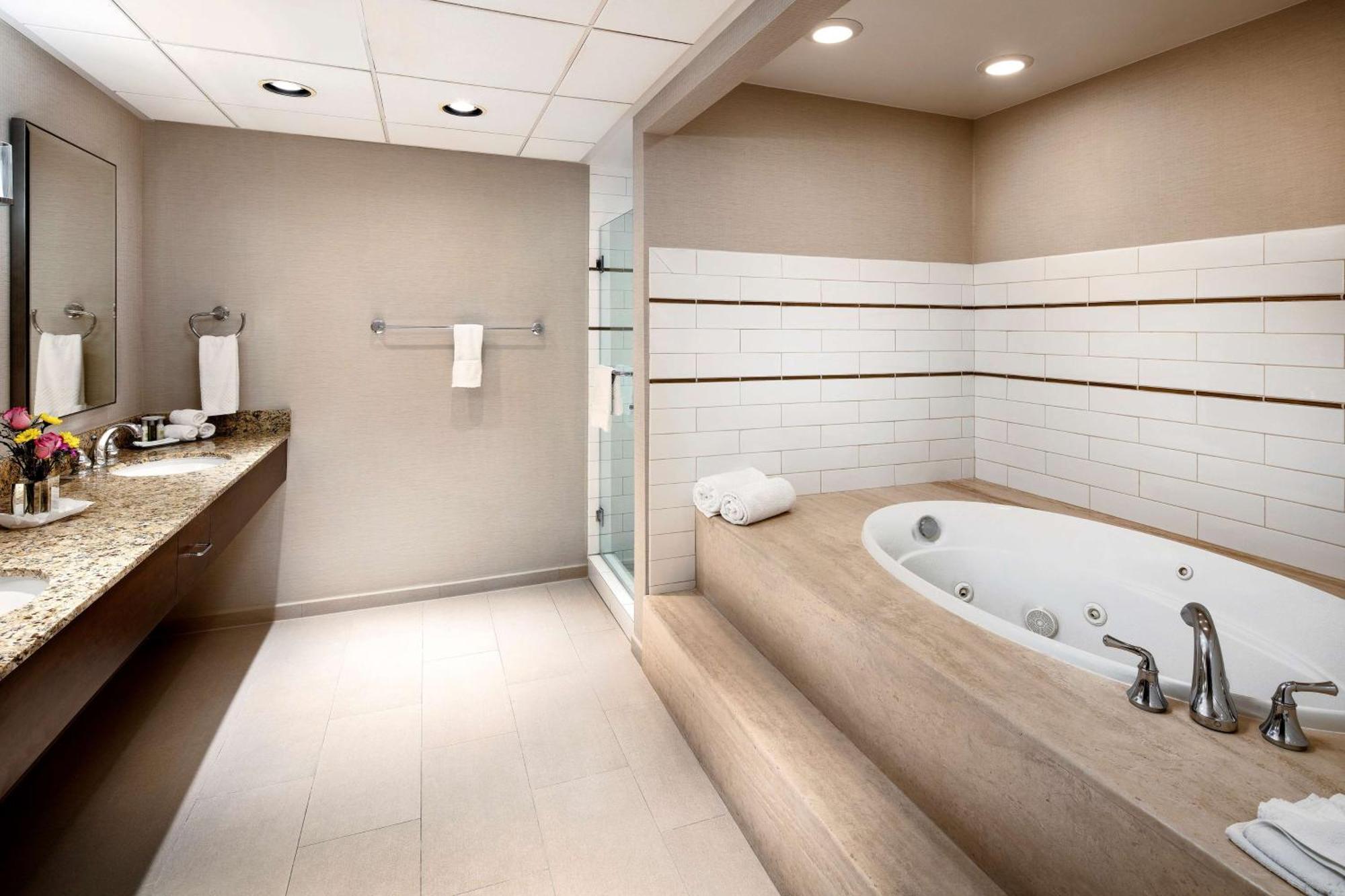 Doubletree By Hilton Airport Hotel 4*