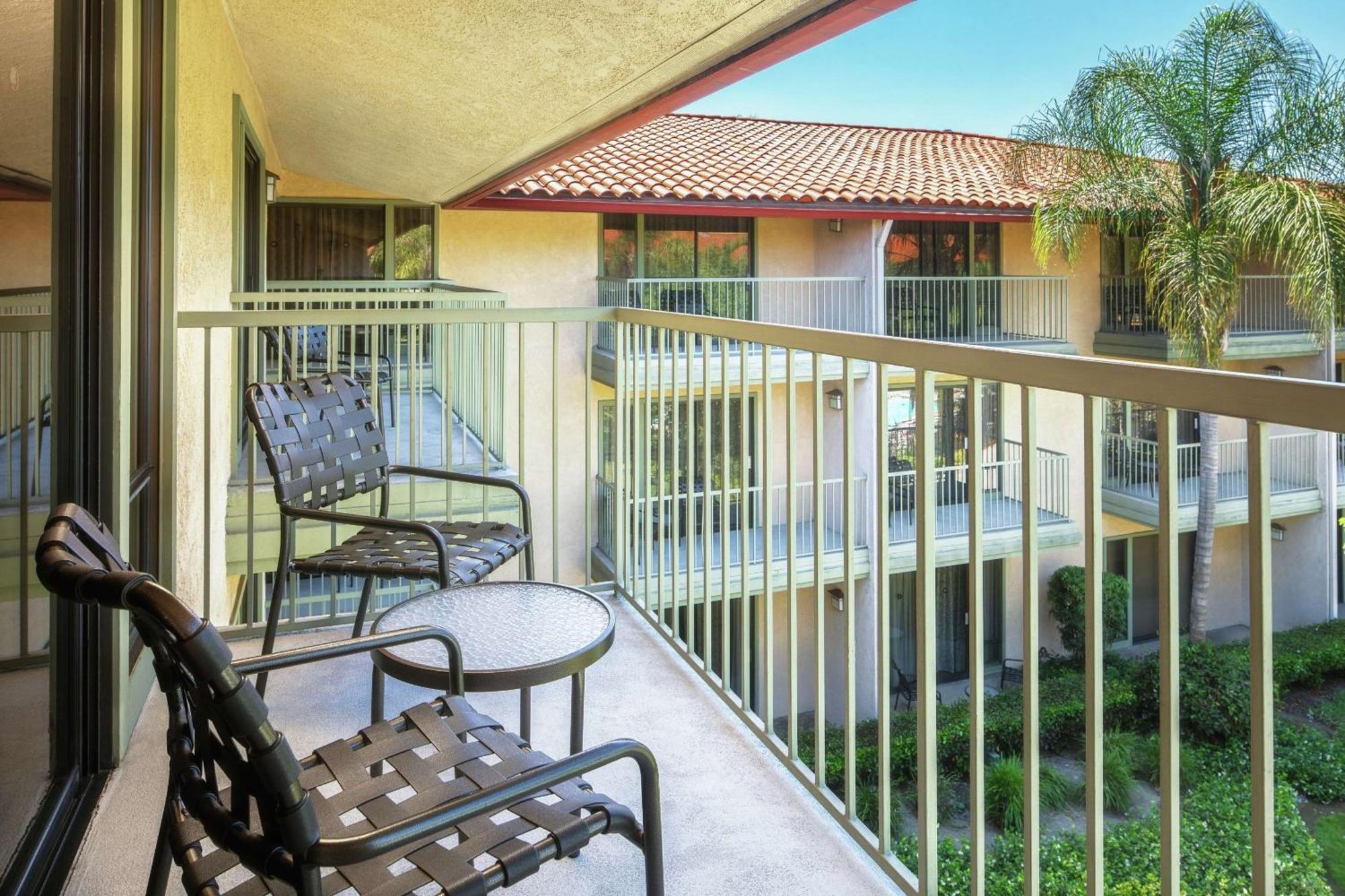 Doubletree By Hilton Airport 4* Ontario