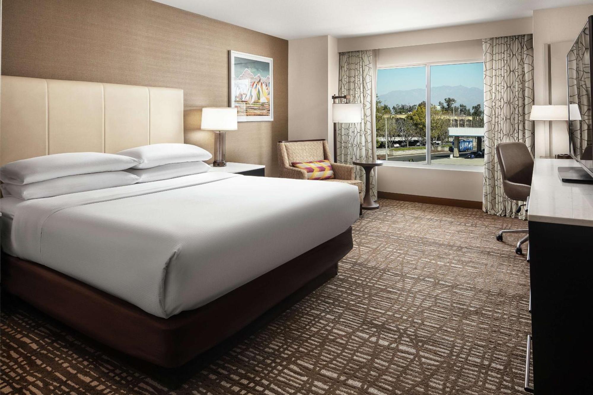 Hotel Doubletree By Hilton Airport 4*