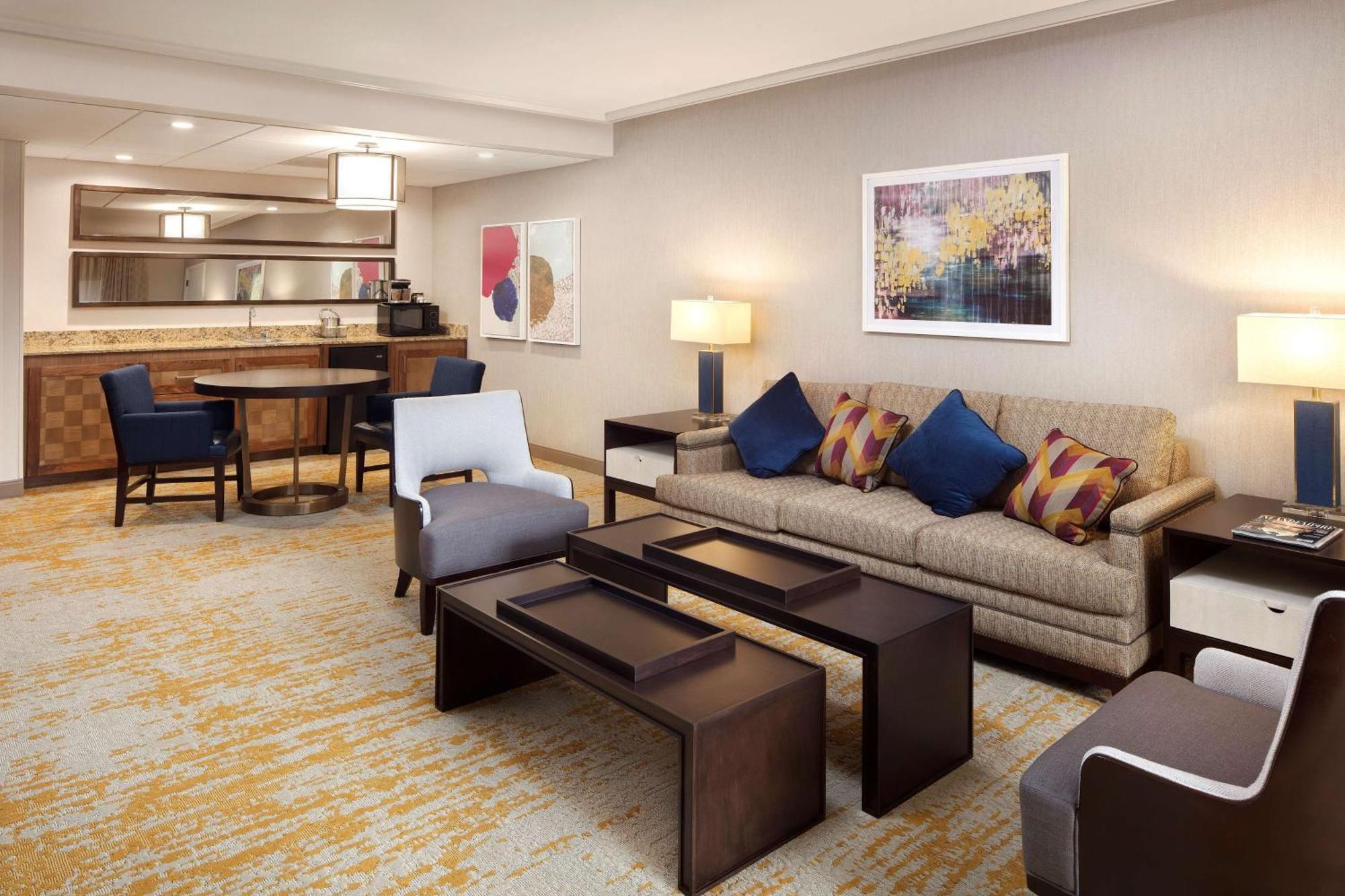 Doubletree By Hilton Airport Hotel