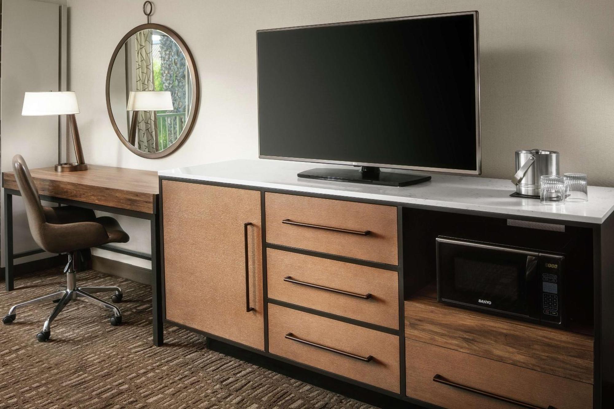 Doubletree By Hilton Airport Hotel 4*
