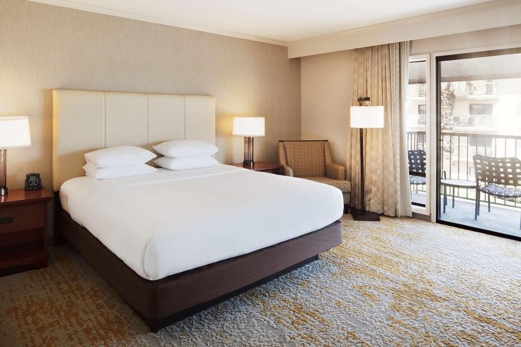 Doubletree By Hilton Airport Hotel 4*