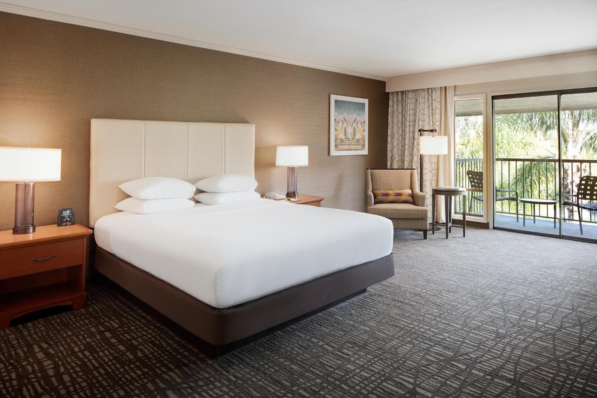 Doubletree By Hilton Airport